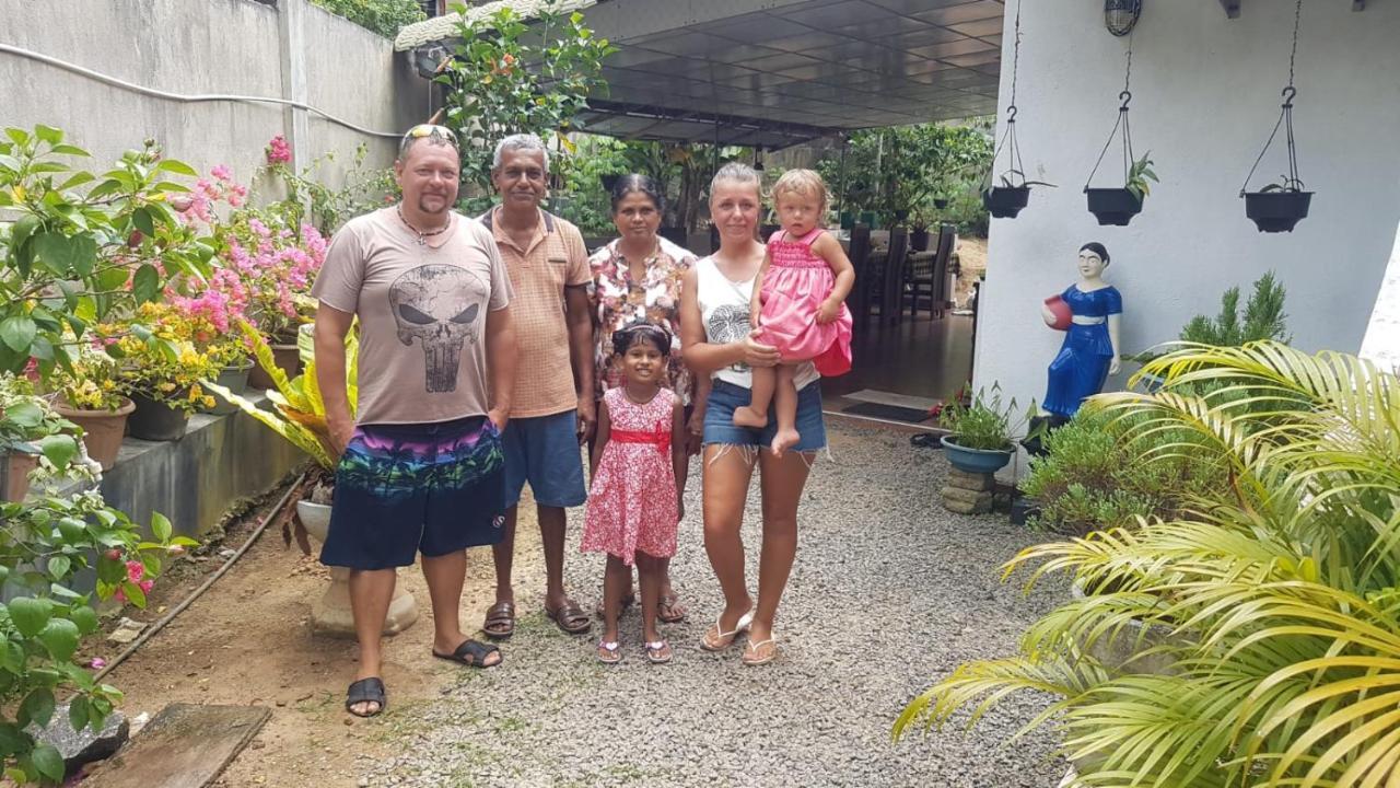 Hispaniola inn Mirissa Esterno foto