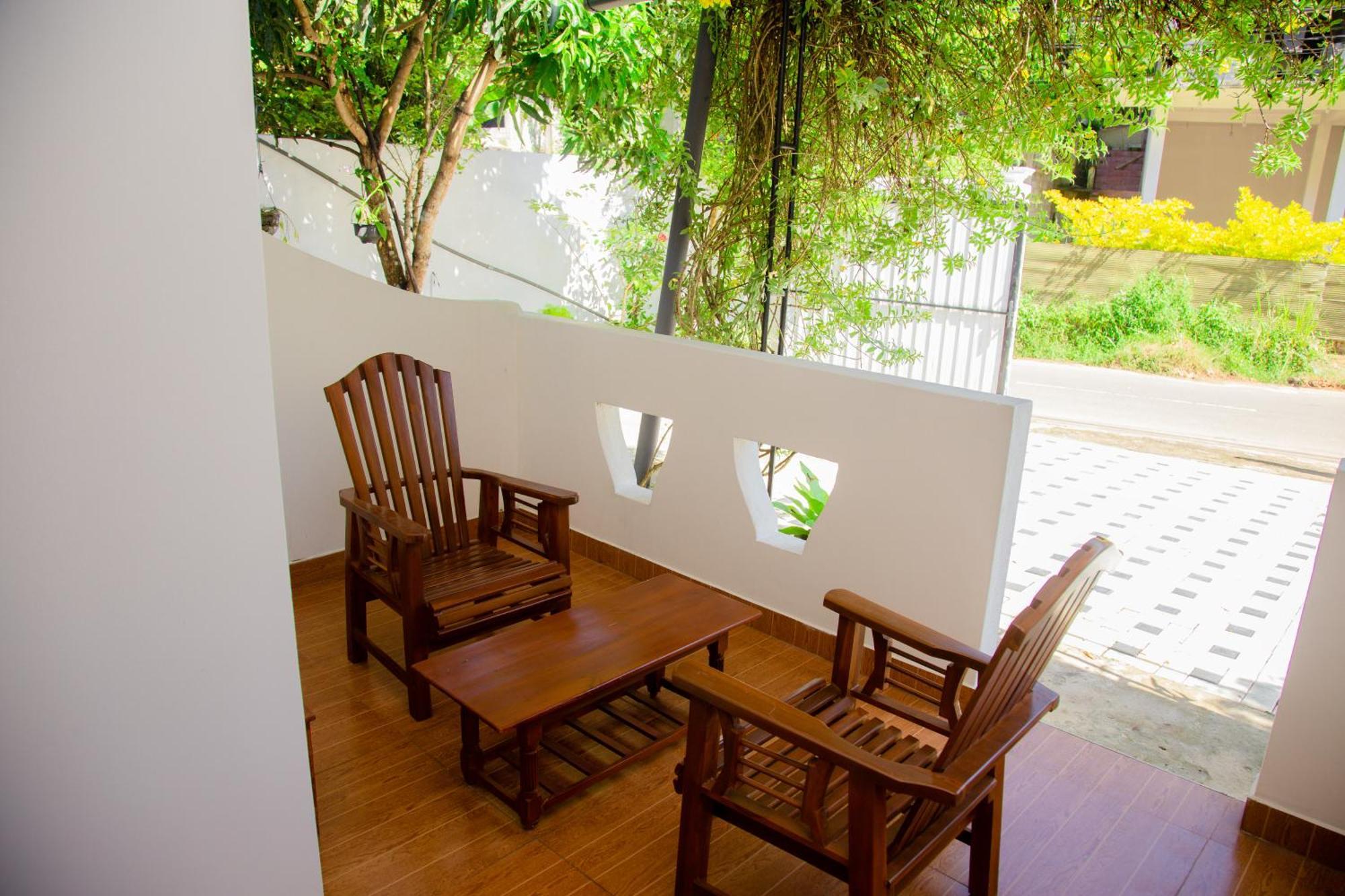 Hispaniola inn Mirissa Esterno foto
