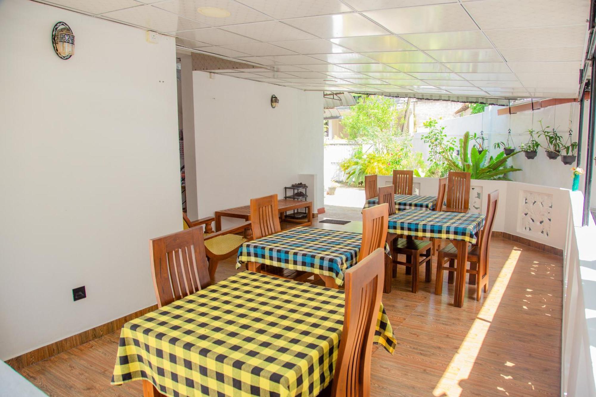 Hispaniola inn Mirissa Esterno foto